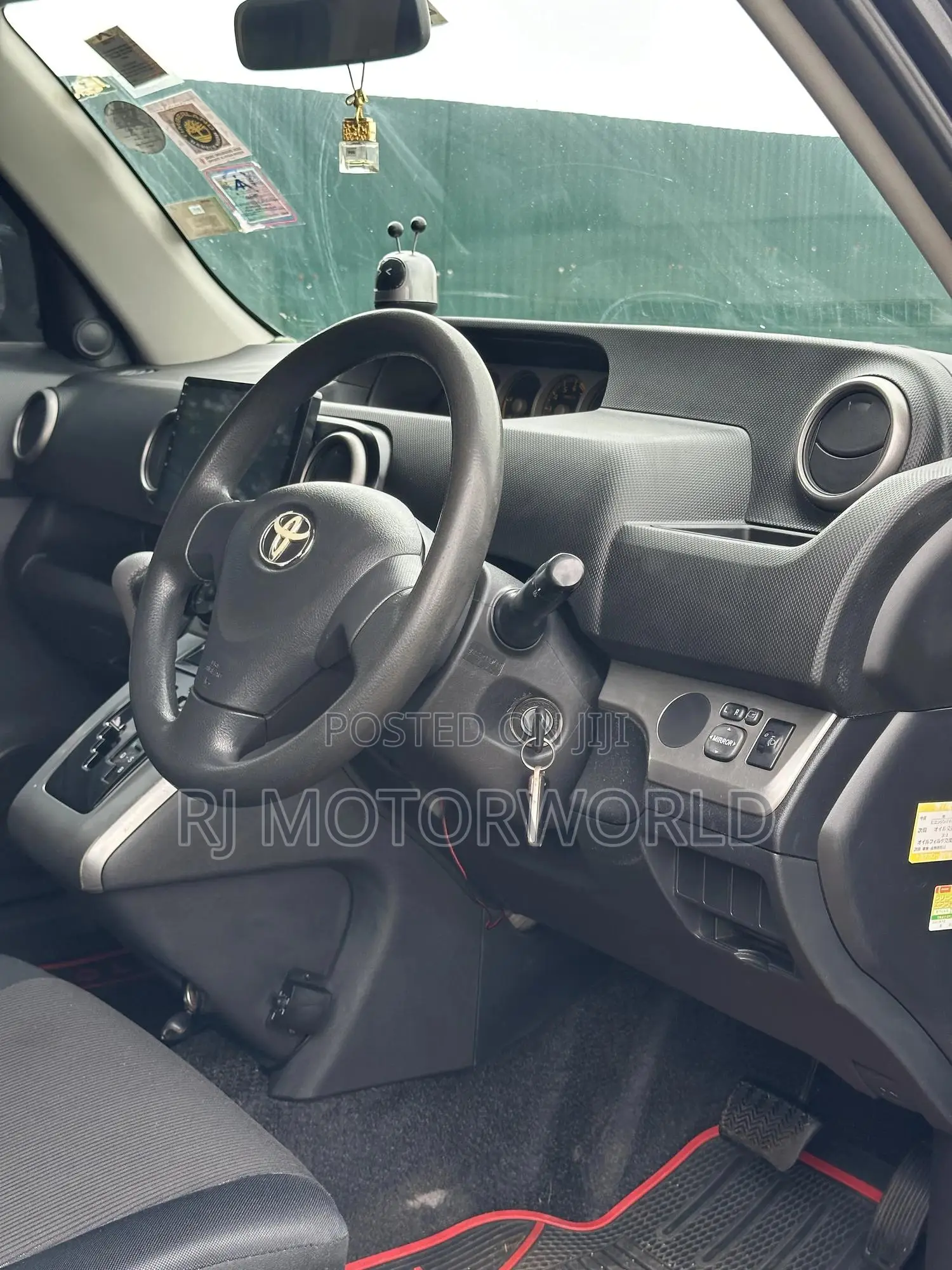 Toyota Corolla Rumion Hatchback 1.5 FWD 2012 Black