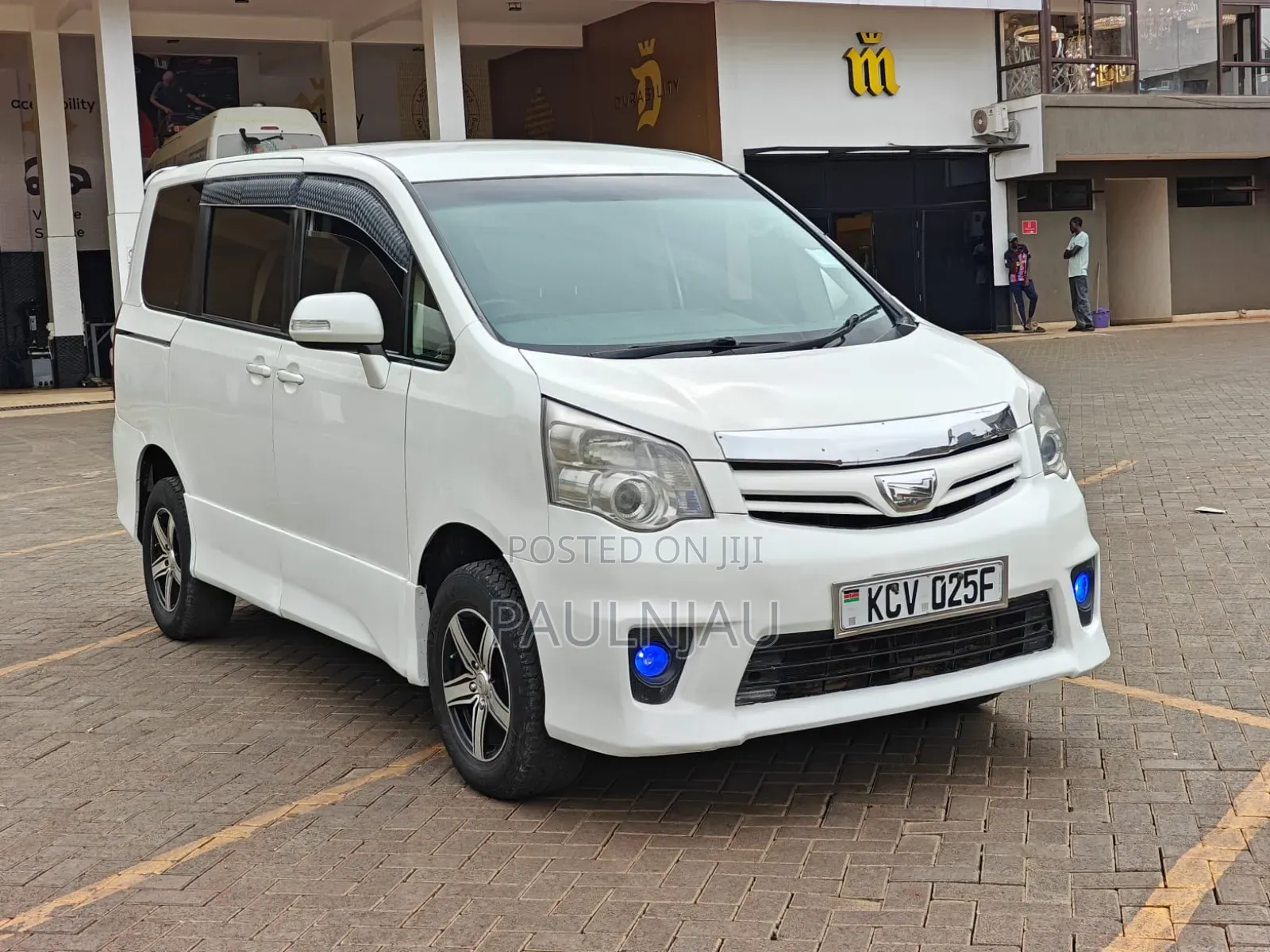 Toyota Noah 2012 White