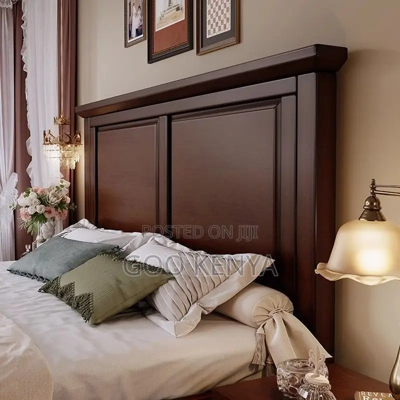 Home Bed; Elegant Mahogany King Bed With 2 Bedside Tables