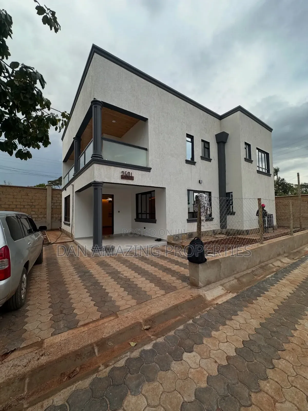 4bdrm Maisonette in Maragara Rd, Kibiku for sale