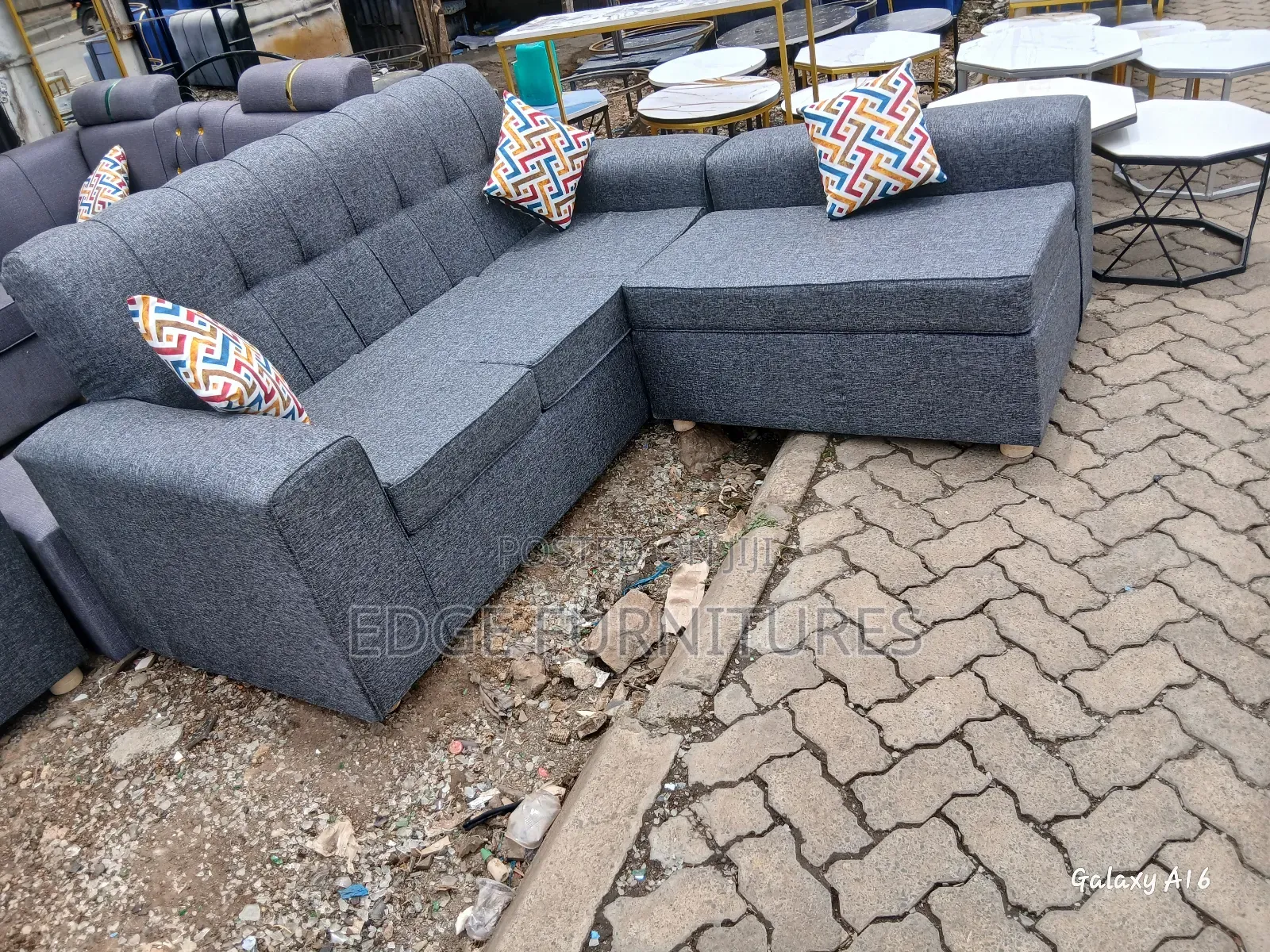 Morden Five Seater Sofa Set Available for Sake