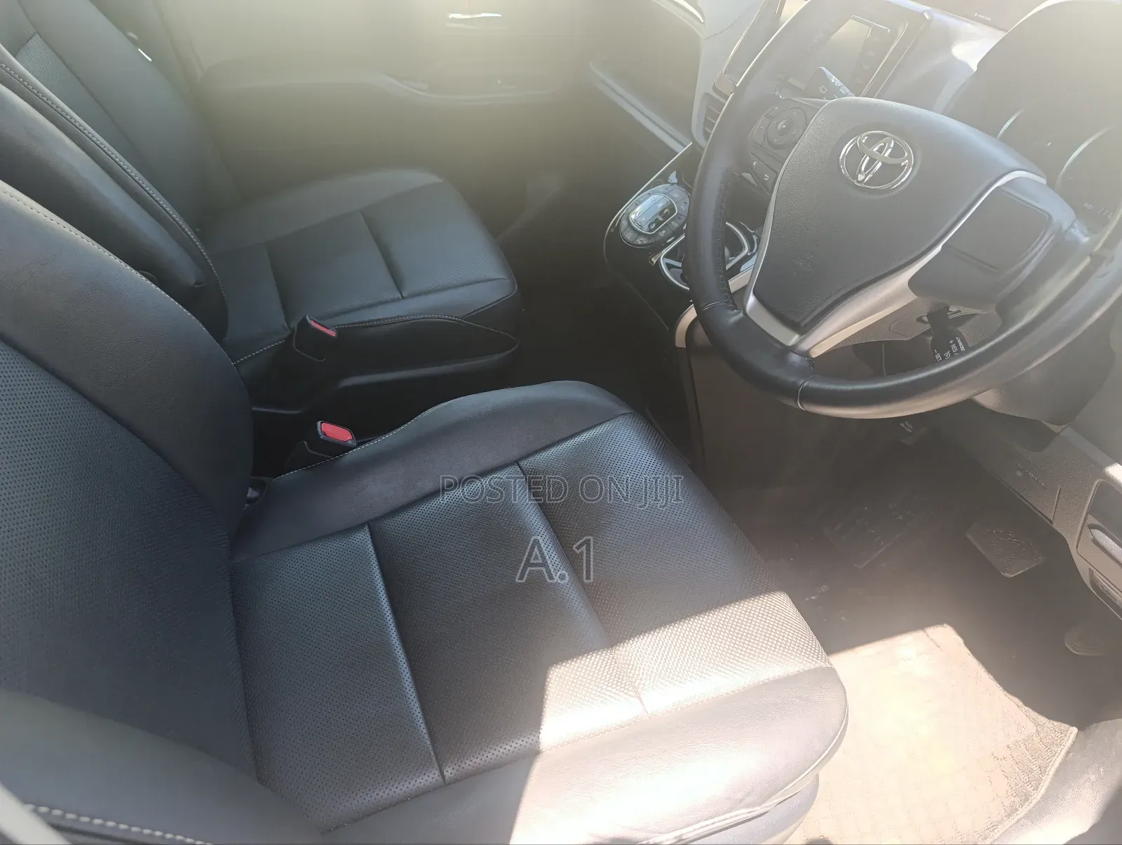 Toyota Esquire 1.8 FWD Hybrid (7 seater) 2018 Silver