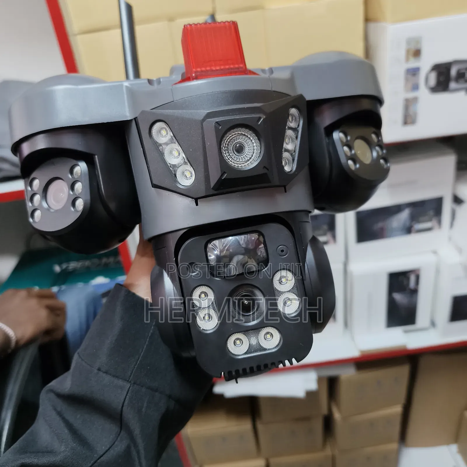 Solar Powered PTZ Surveillance 4g Cameras With 3 Camera Lens