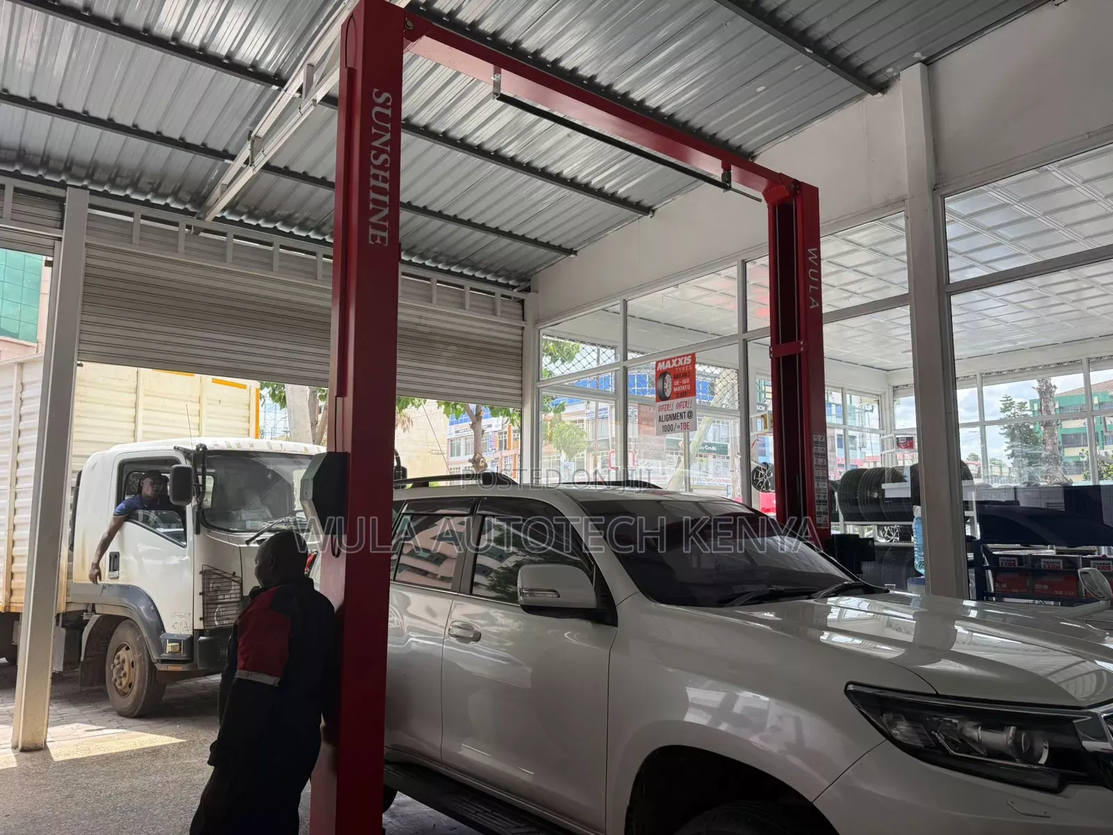 Latest Technology and Design Heavy Duty Two Post Vehicle Lift Machine