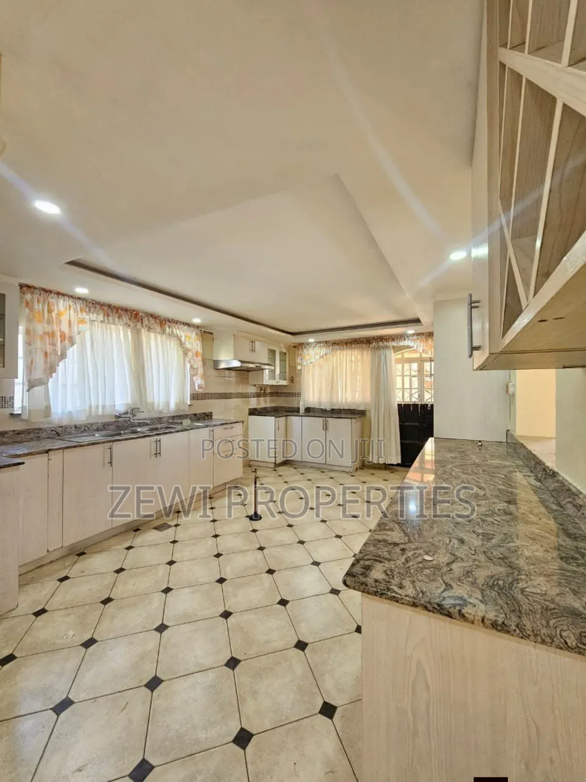 5bdrm Mansion in Kibiku for sale