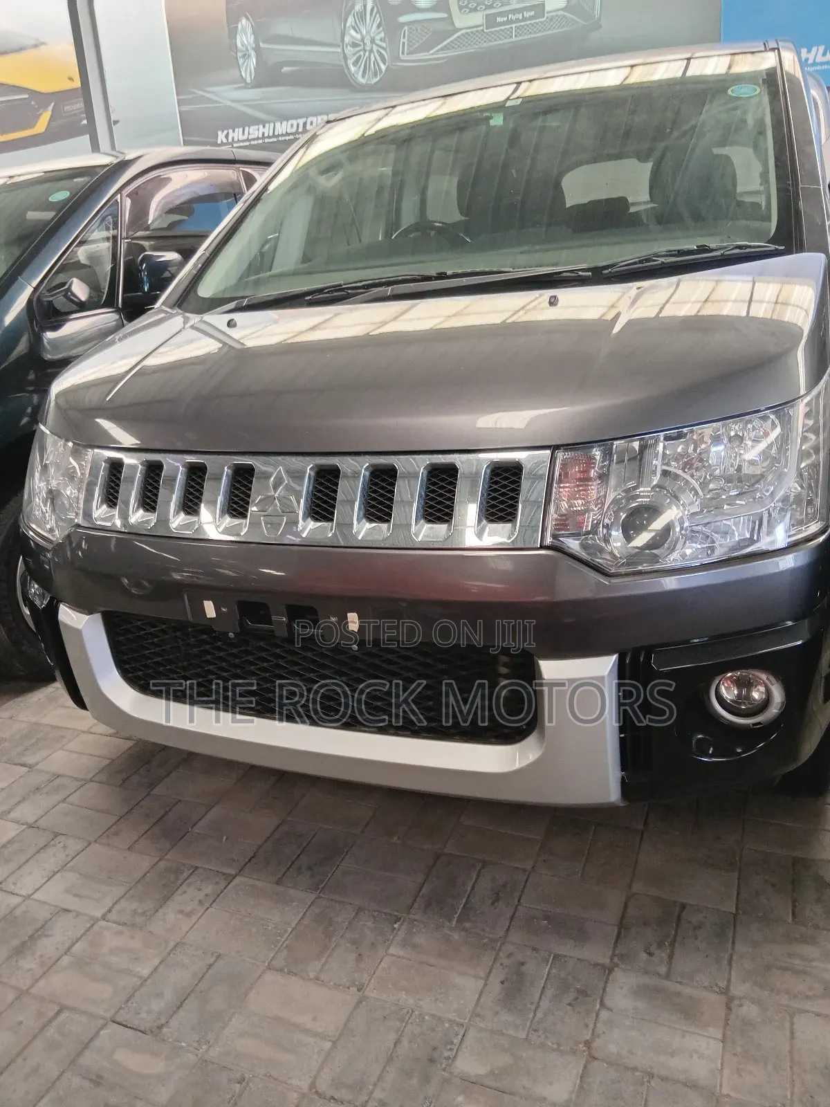 Mitsubishi Delica 2018 Silver