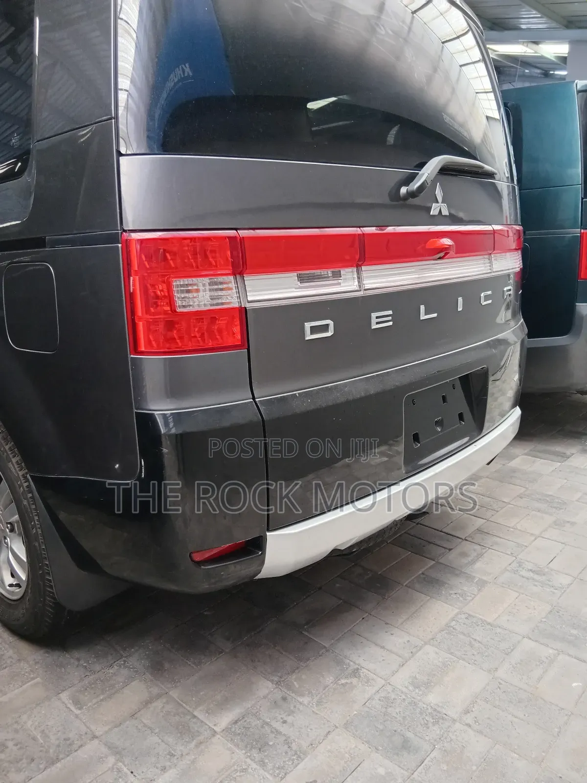 Mitsubishi Delica 2018 Silver
