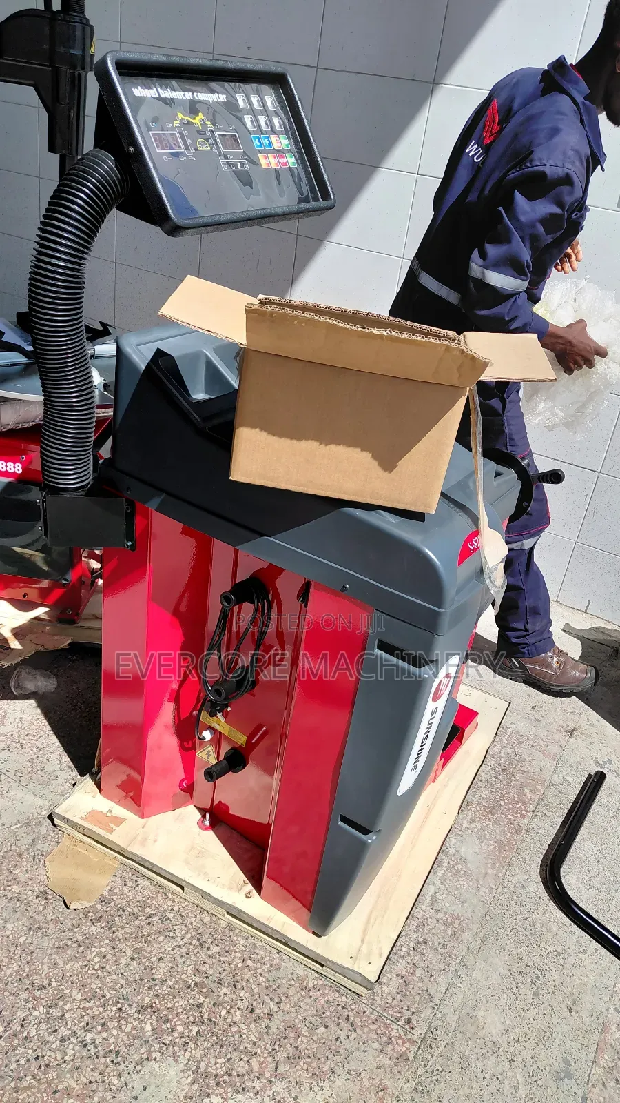 Commercial Wheel Balancer Machine S828 With Computer.