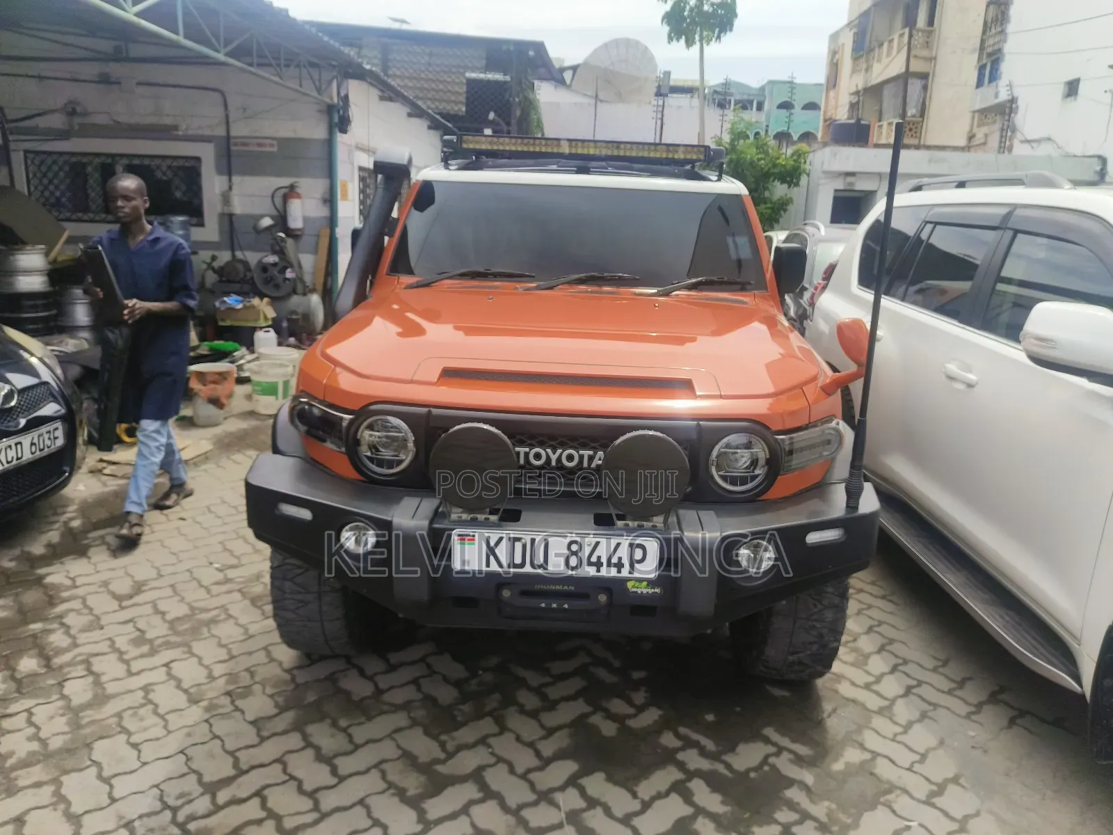 Toyota FJ Cruiser 2017 Orange