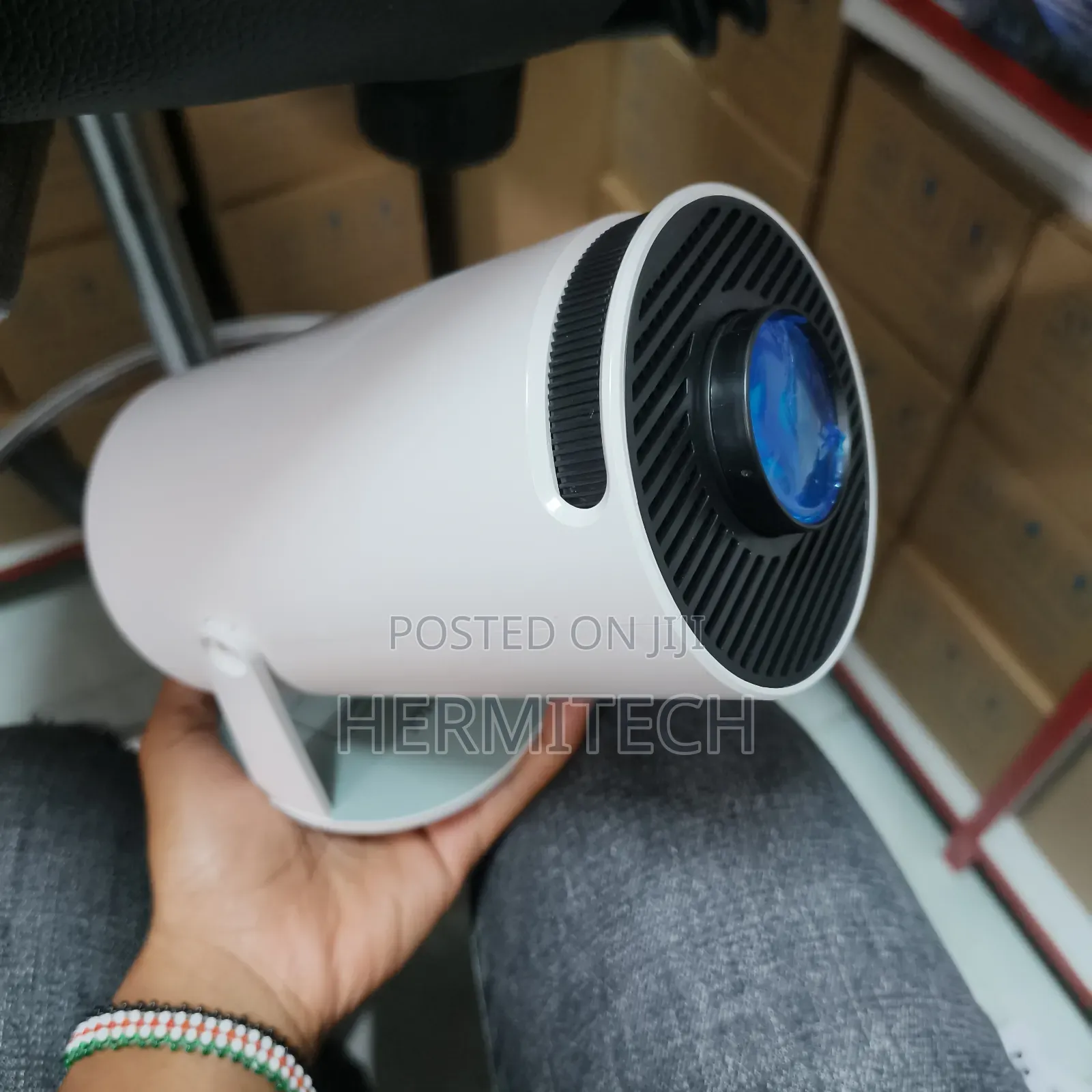 LCD Projector Resolution Videos Internal Storage of 16gb