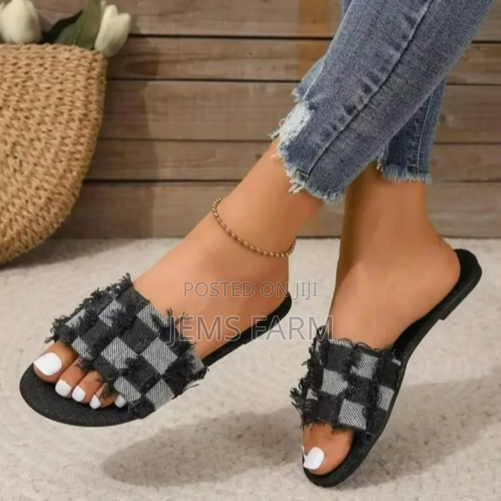 Ladies Flat Sandals With Denim Outerwear