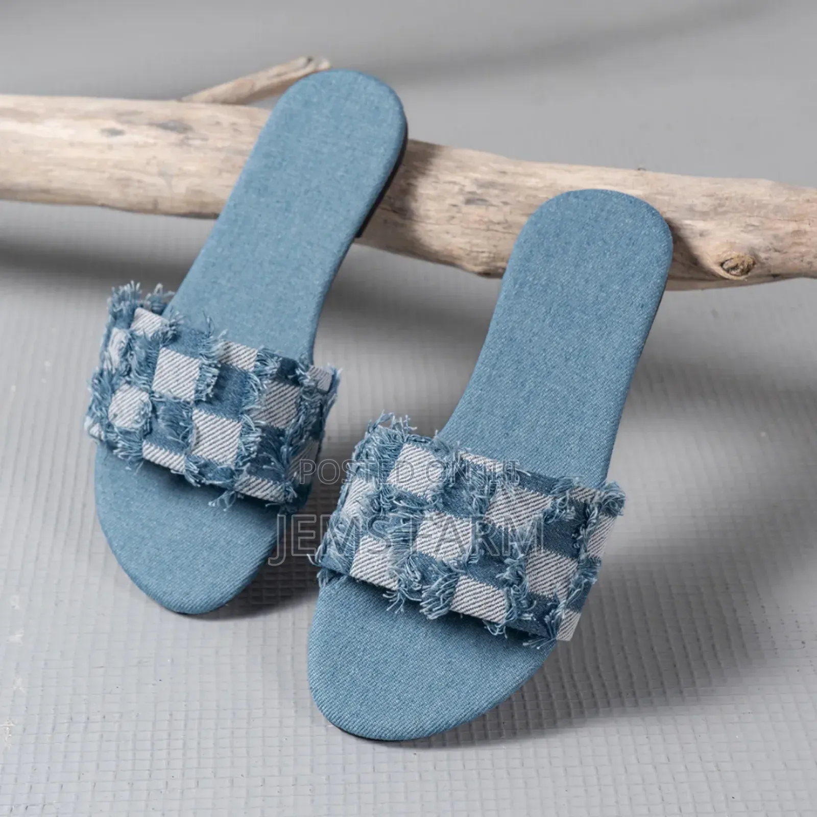 Ladies Flat Sandals With Denim Outerwear