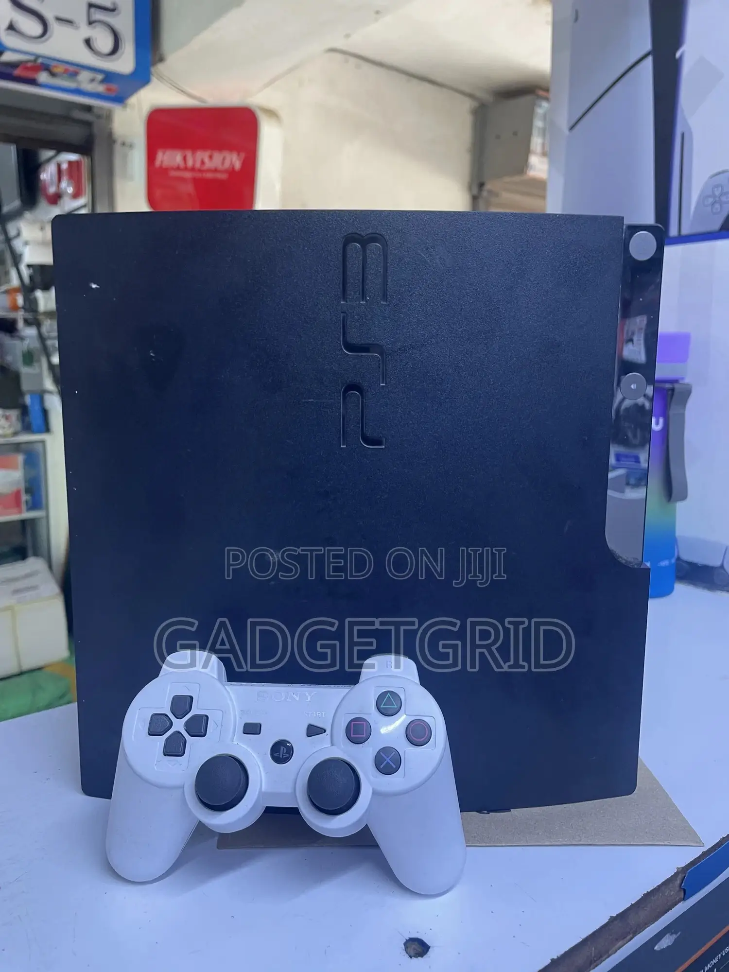 Play Station 3 ,8 Games +1 Controller