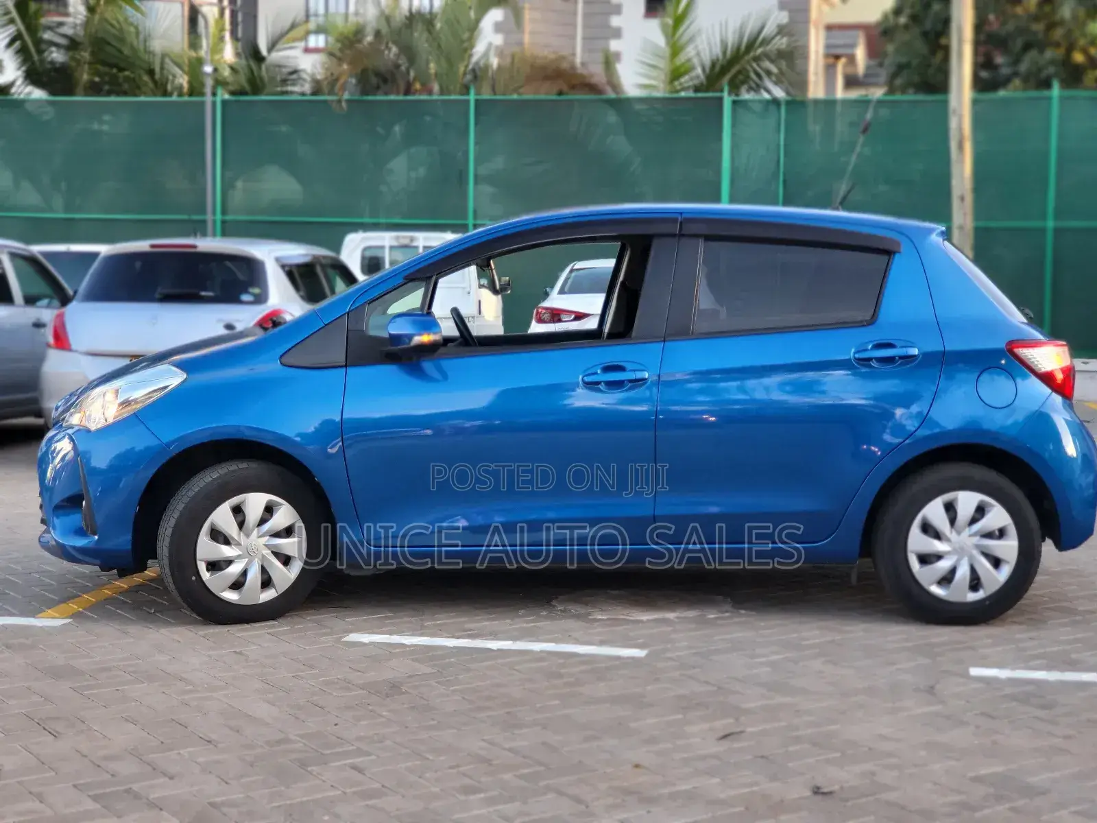 Toyota Vitz 1.0 FWD 5dr 2018 Blue