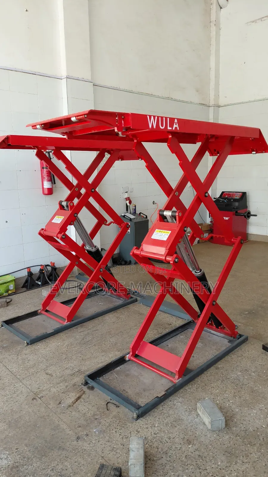 Best Quality Car Scissor Lift Machine 4tonne Lifting Capacity.