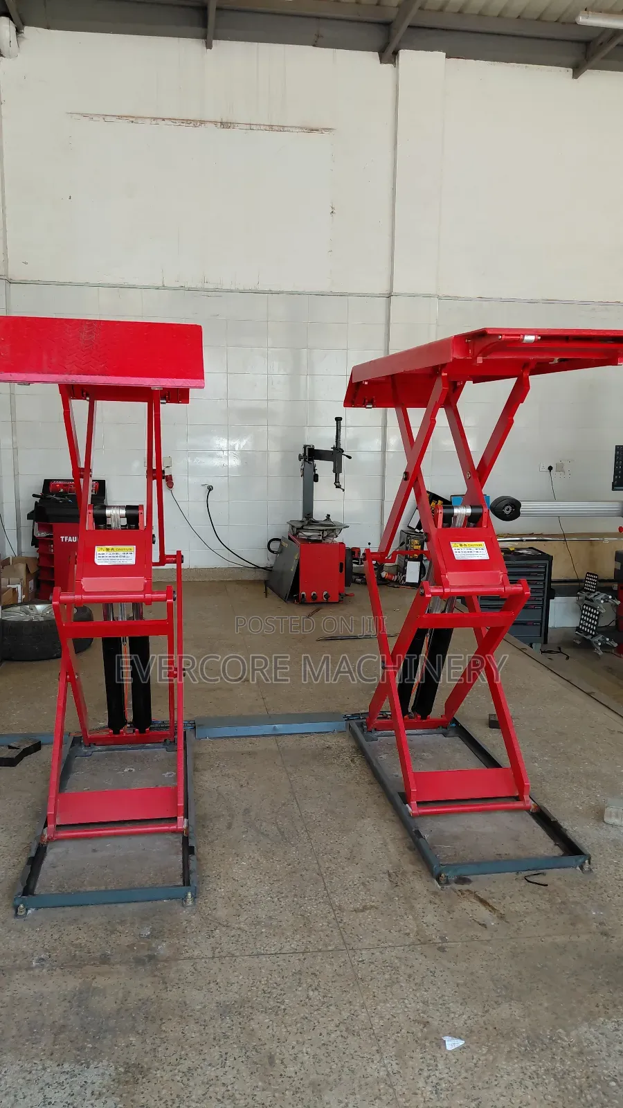 Heavy Duttycar Scissor Lift Machine 4tonne Capacity.