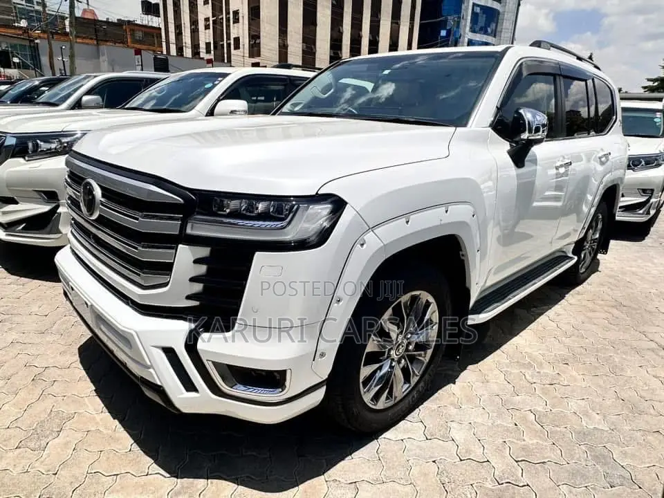 Toyota Land Cruiser LC300 2022 White