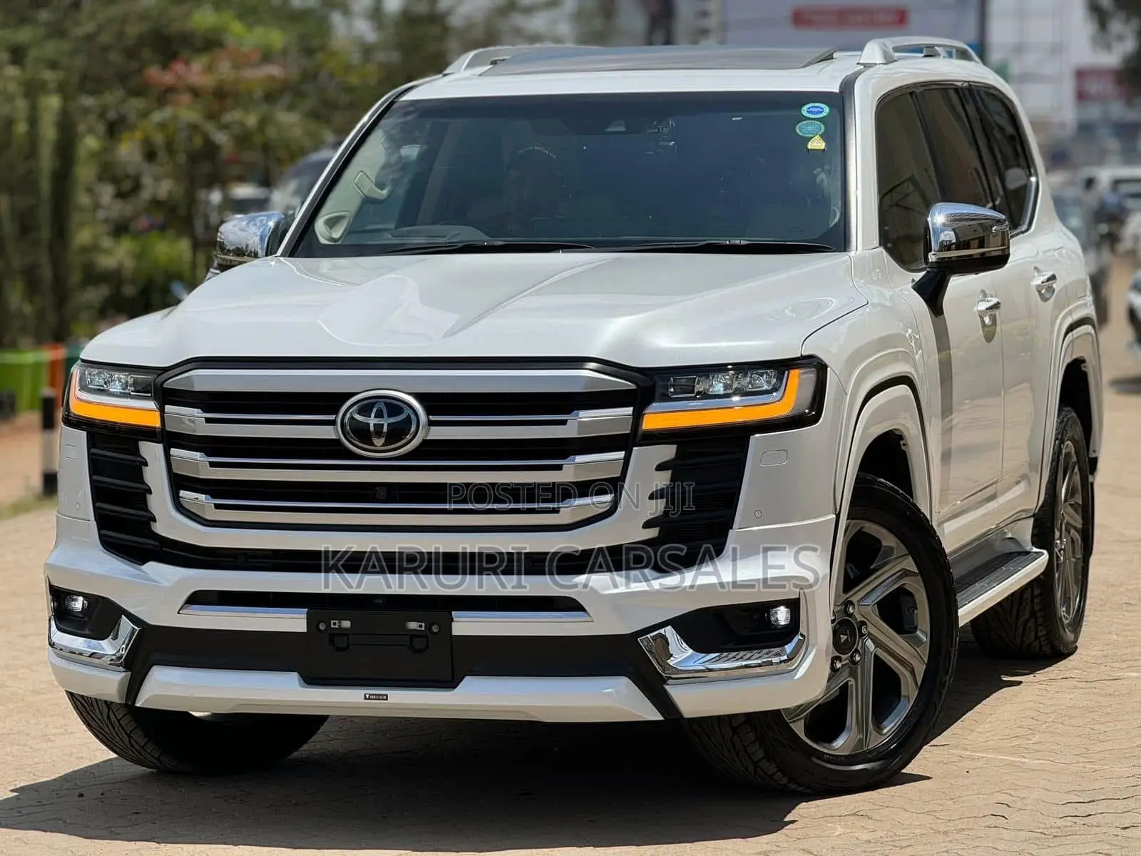 Toyota Land Cruiser LC300 2022 White