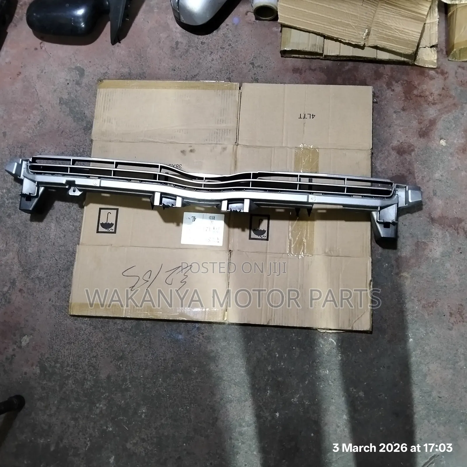 Toyota Voxy Model 2008/2009 Grille. Clean Ex Japan Motor Part