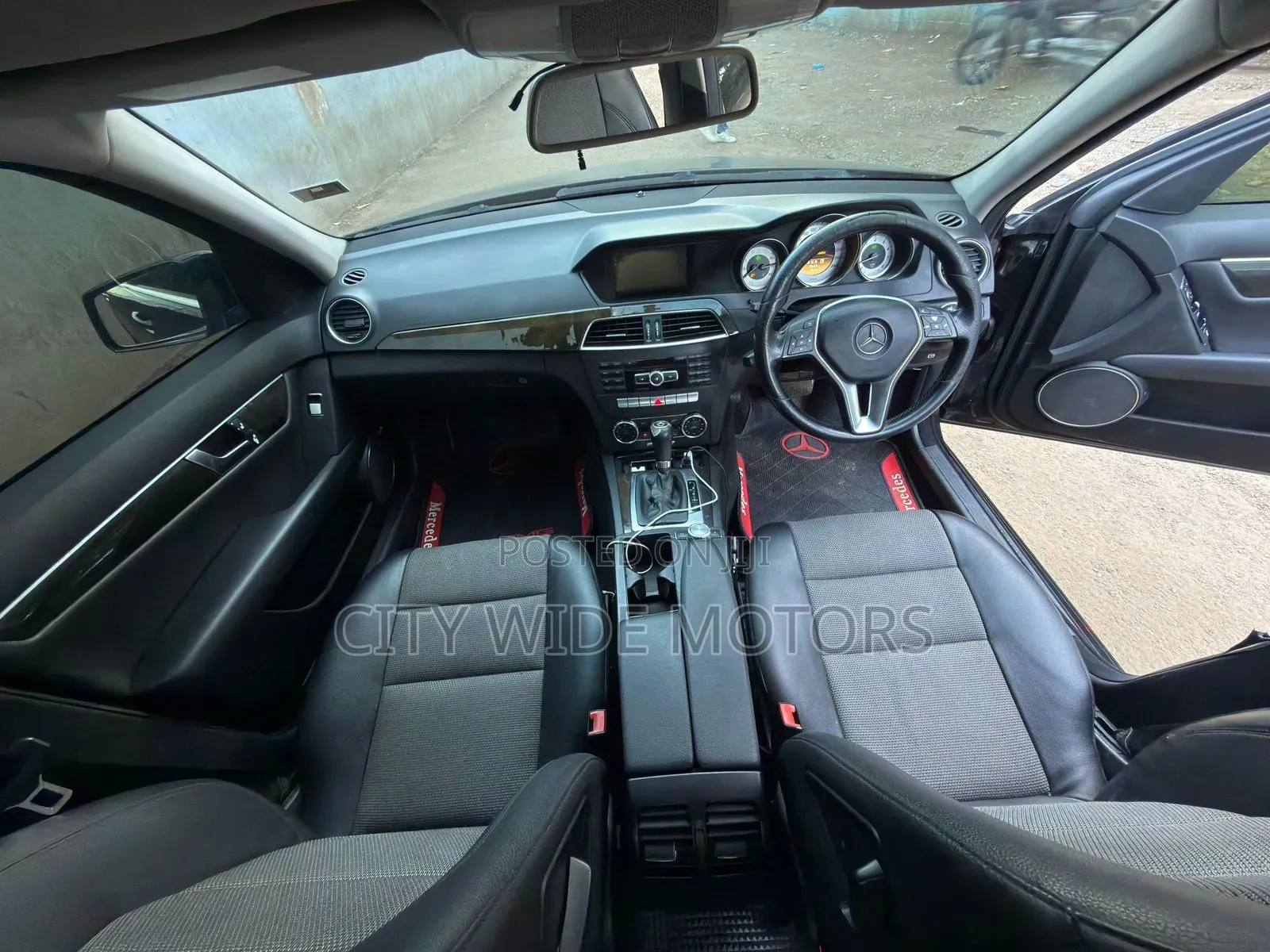 Mercedes-Benz C200 2011 Black