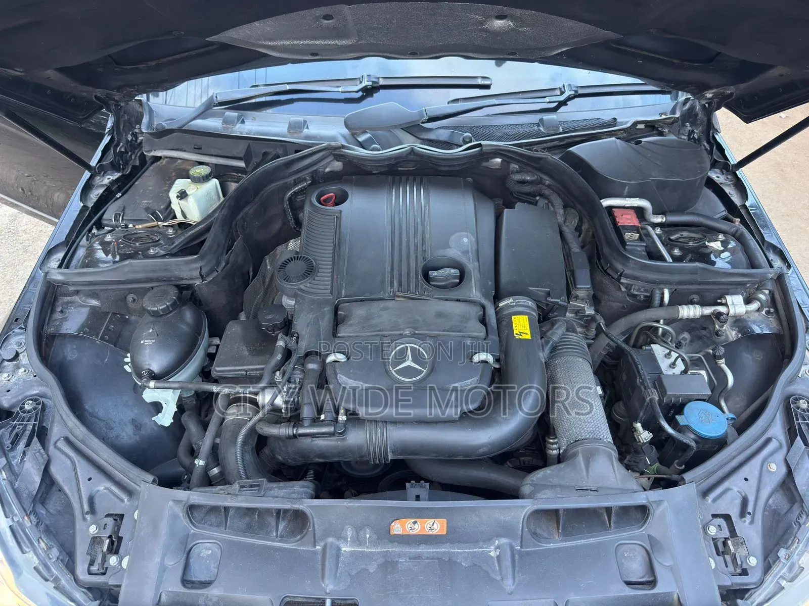 Mercedes-Benz C200 2011 Black