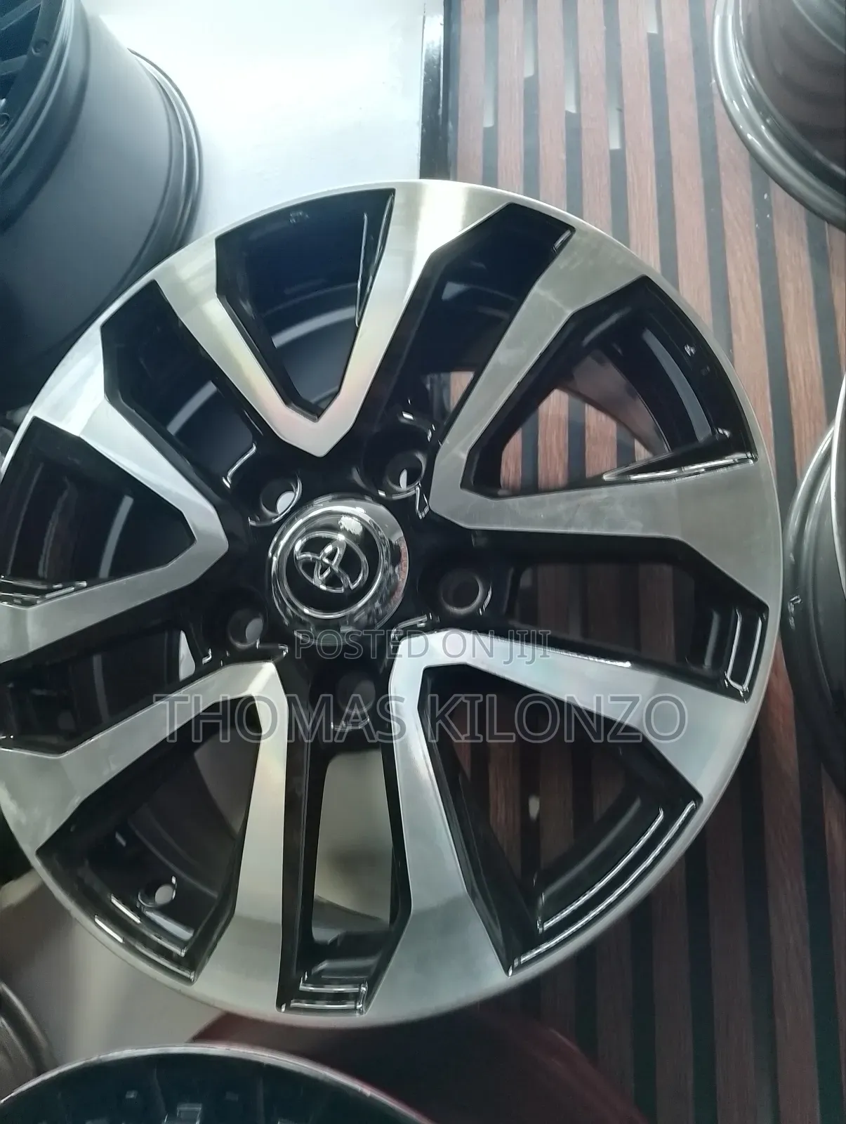 18 Inches Landcruiser V8 Rims
