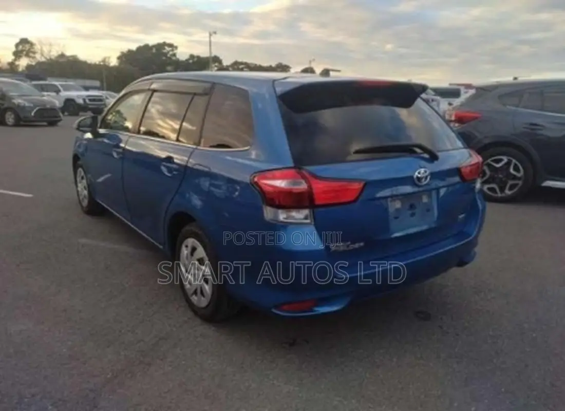Toyota Corolla Fielder 1.5 Hybrid FWD 2019 Blue
