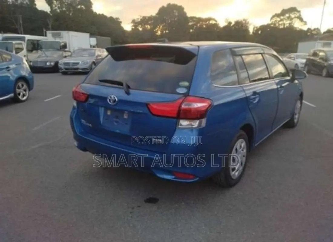 Toyota Corolla Fielder 1.5 Hybrid FWD 2019 Blue