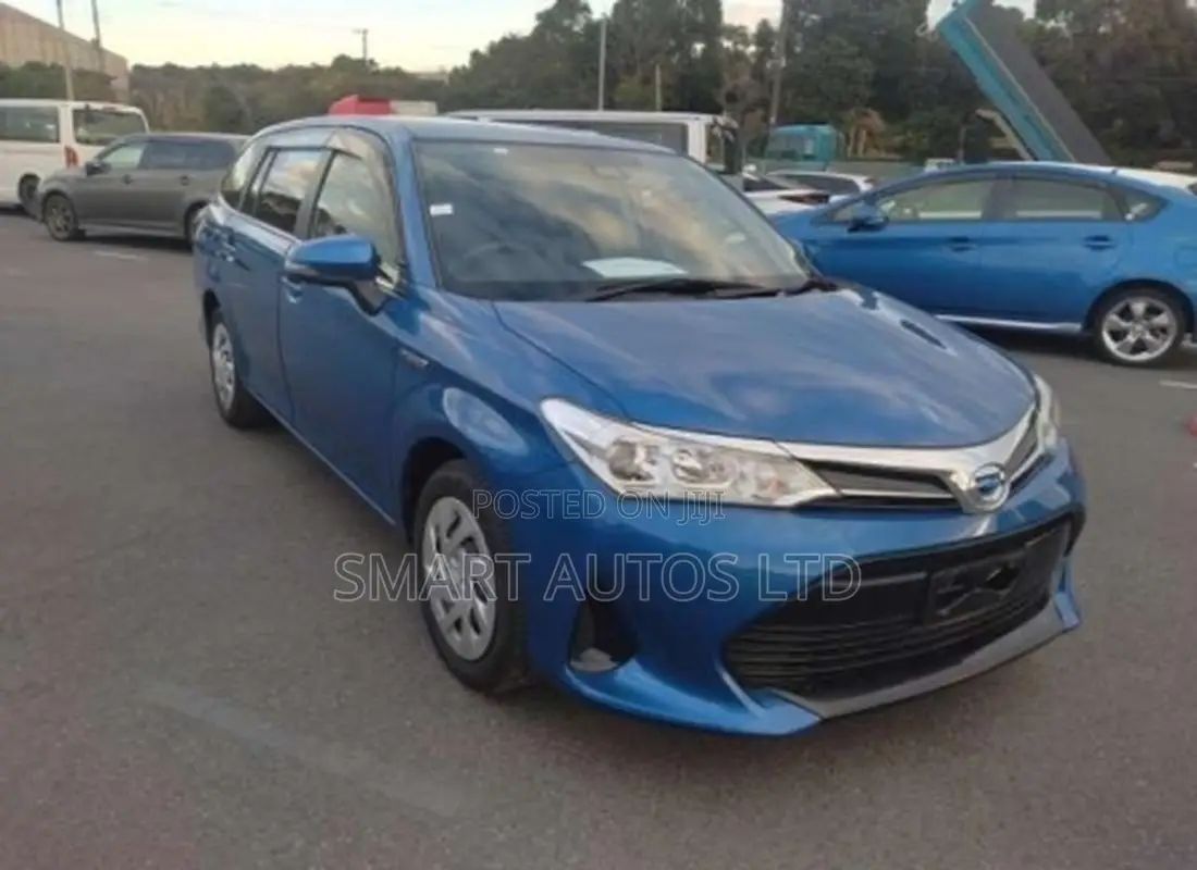 Toyota Corolla Fielder 1.5 Hybrid FWD 2019 Blue