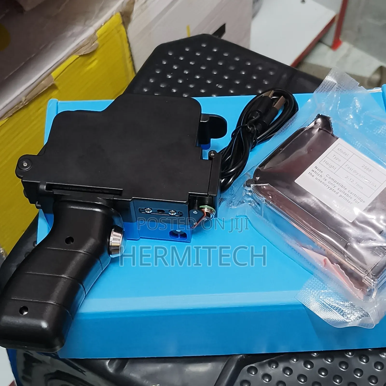 Handheldprinter for Multiple Surfaces With Different Colour Cartridges