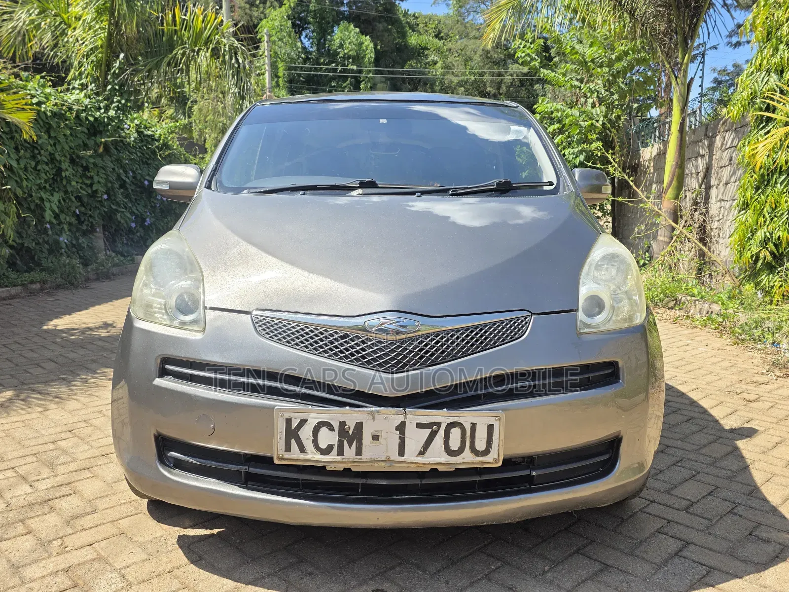Toyota Ractis 2010 Silver