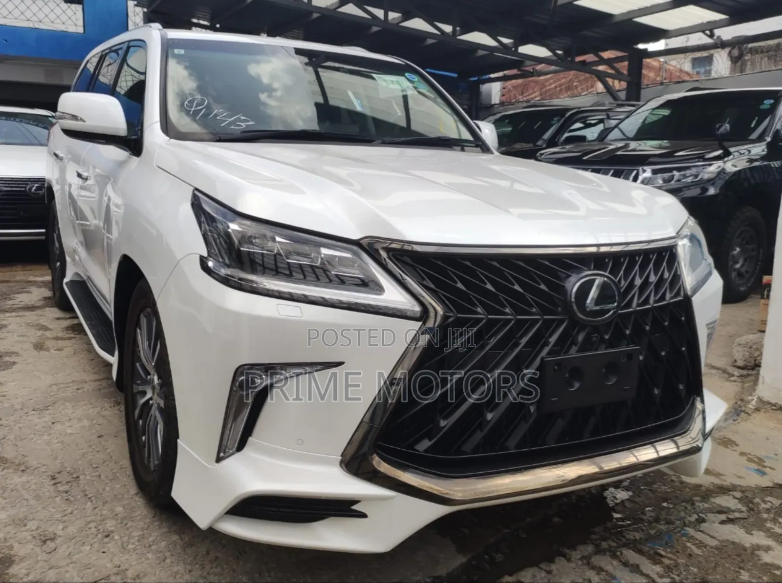 Lexus LX 570 AWD 2019 White