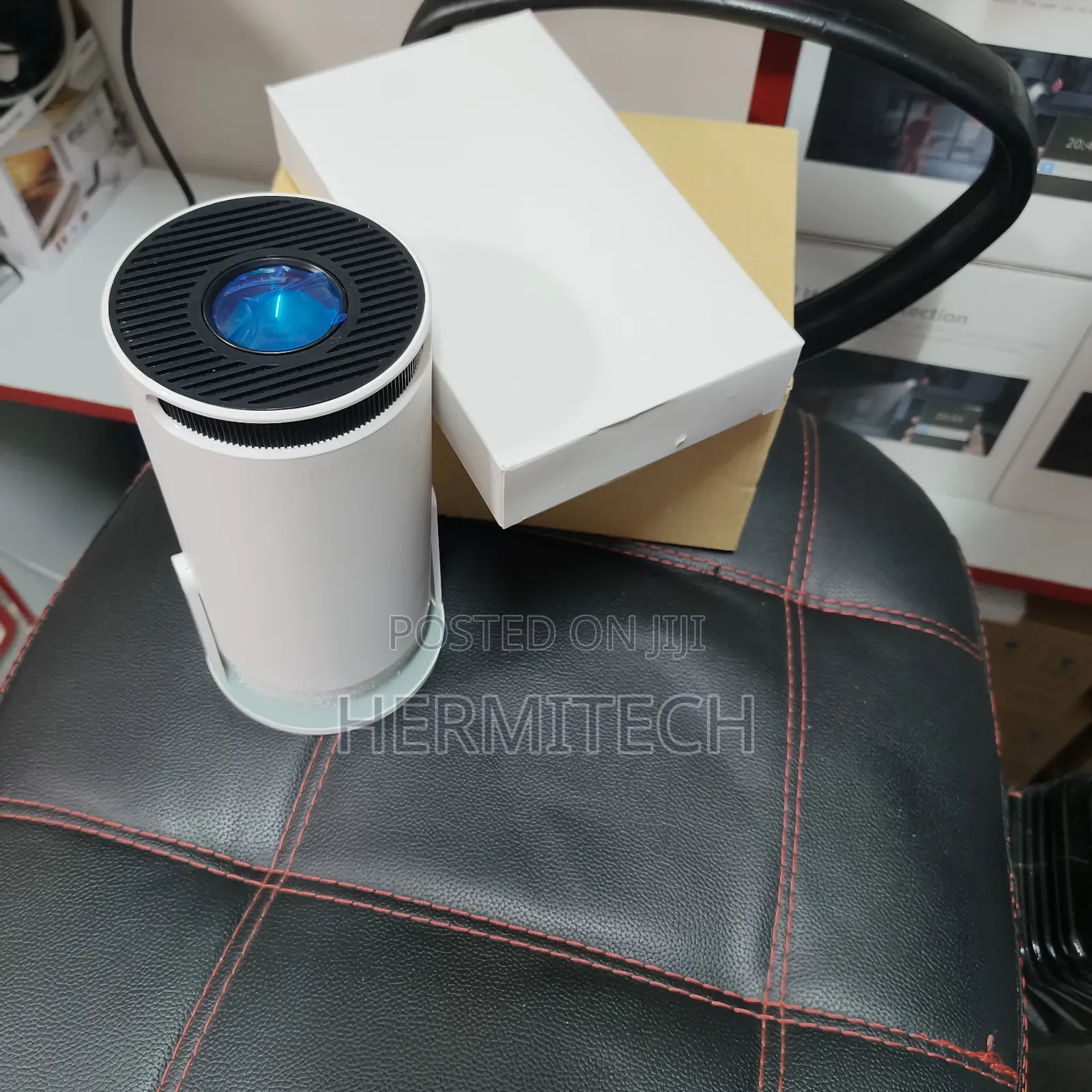 Mini Projector  With Resolution Videos Display Size 130 Inches