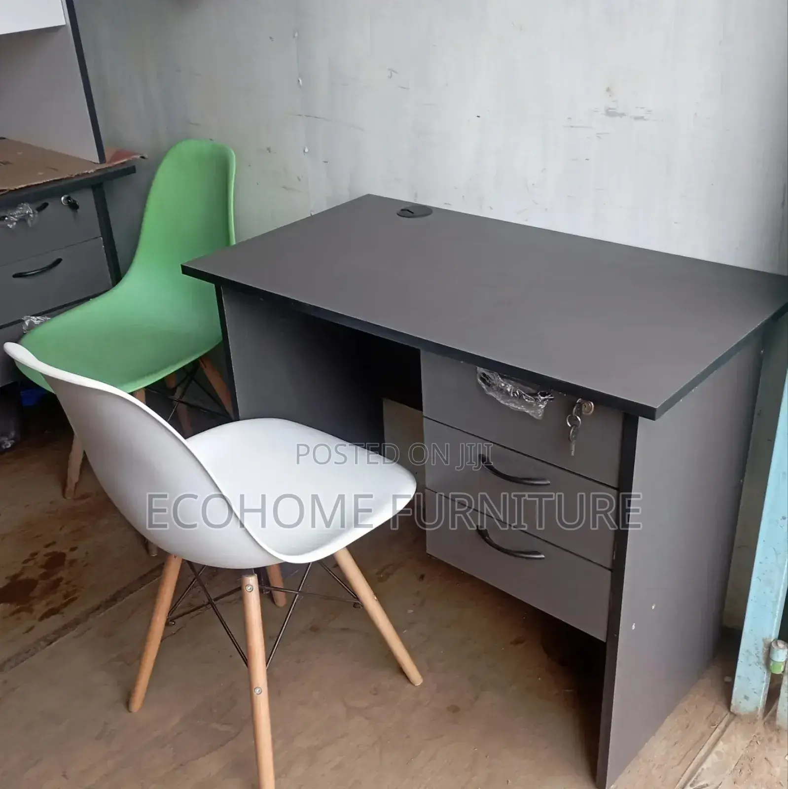 Study Desk Eamas Chair