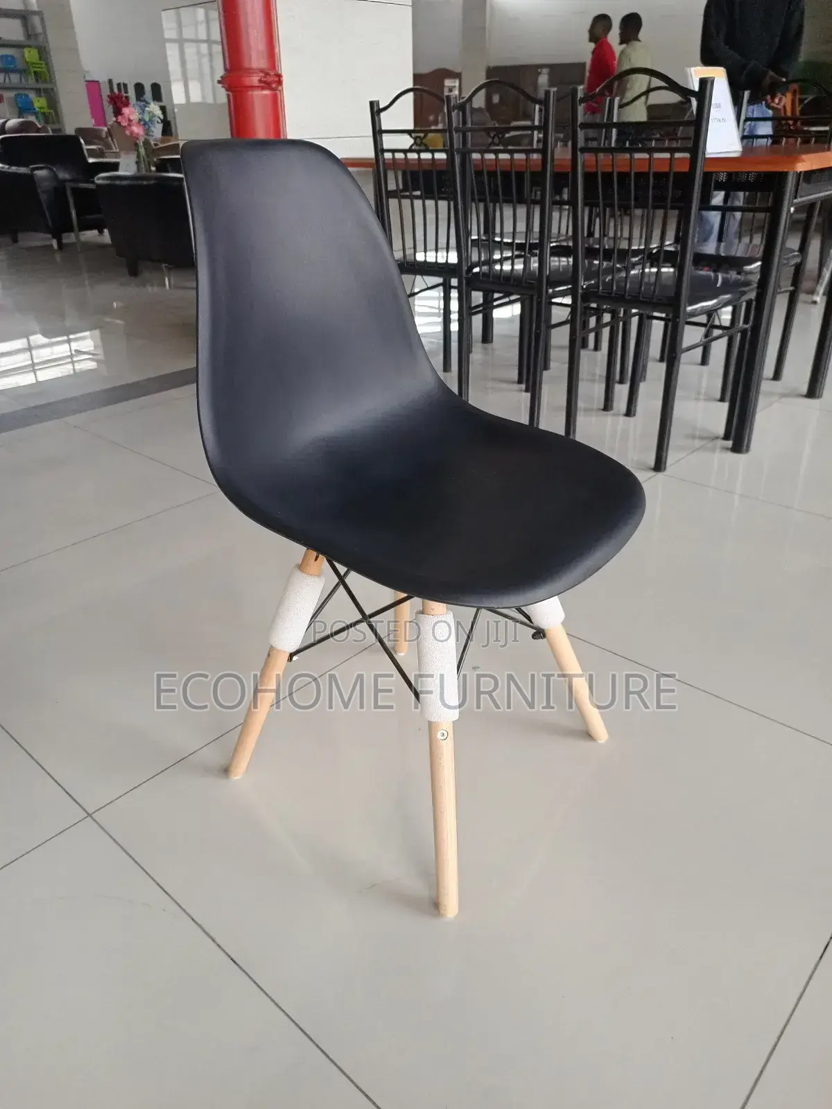Black Eamas Chair