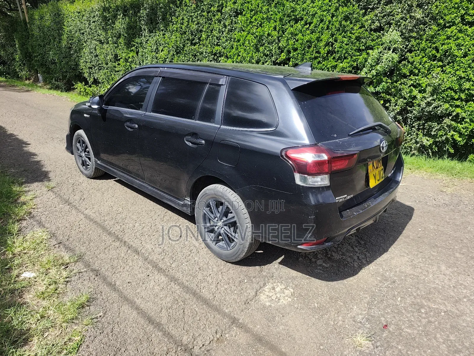 Toyota Corolla Fielder 1.5 Hybrid FWD 2014 Black
