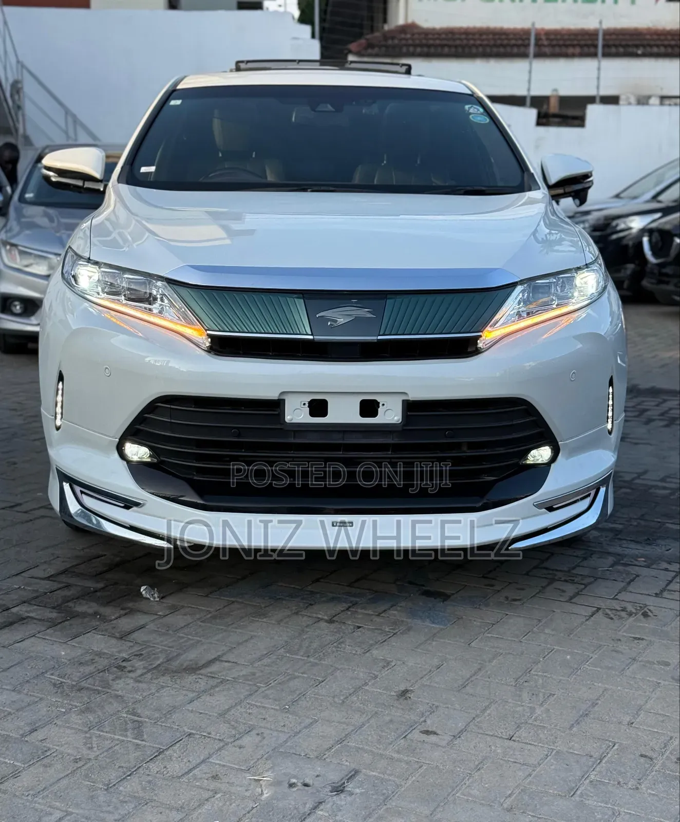 Toyota Harrier 2.0 2019 White