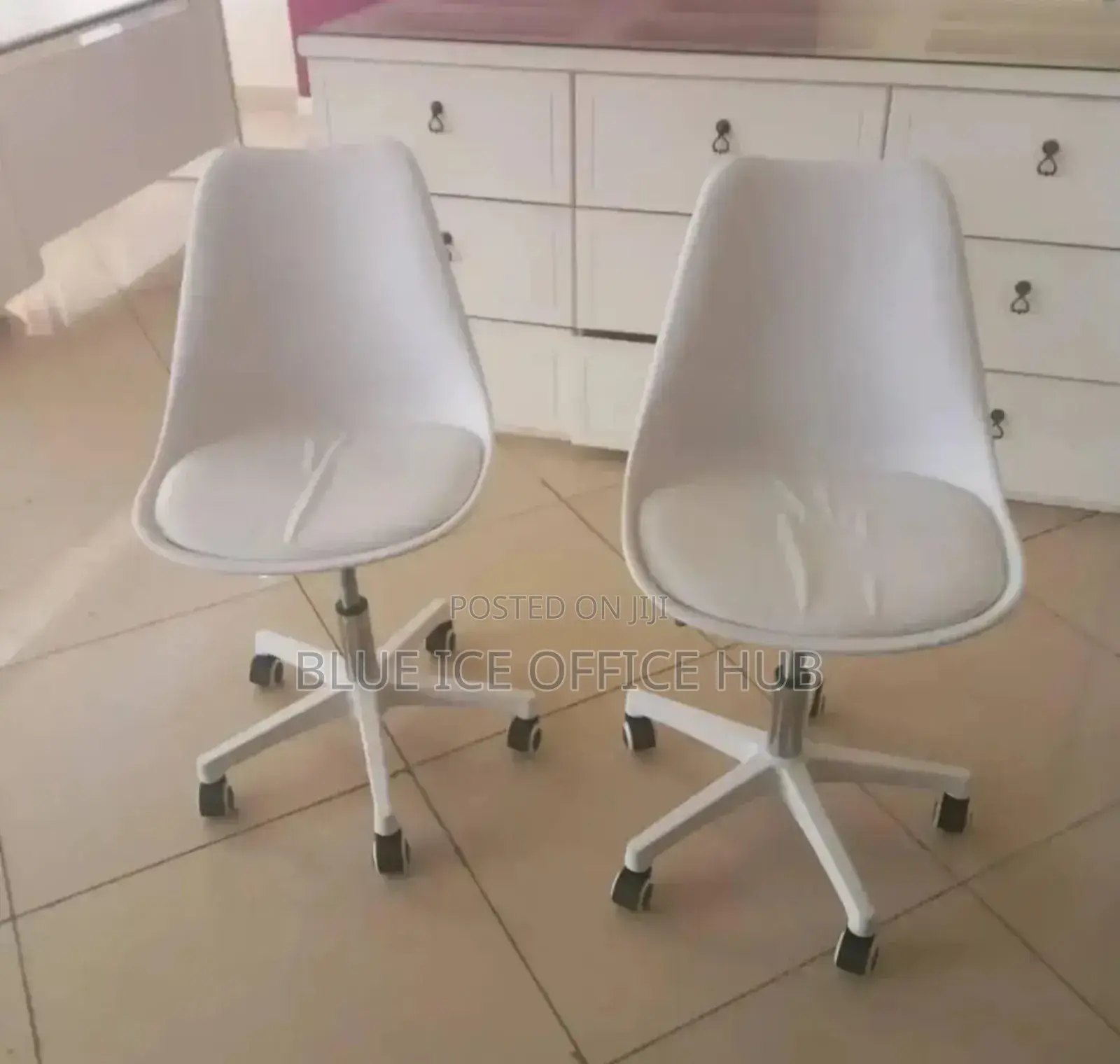 Swivel Eames Office Chair