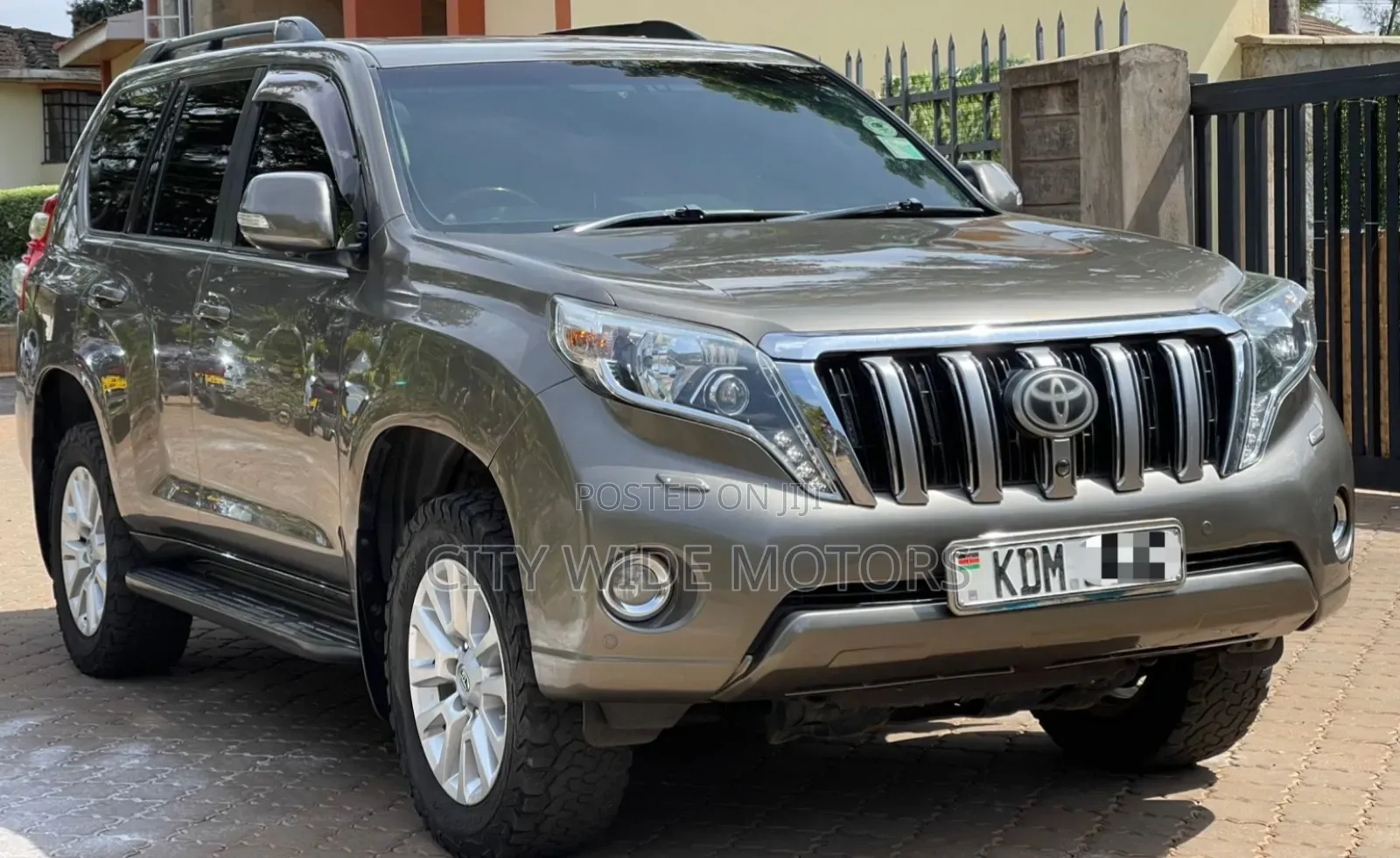 Toyota Land Cruiser Prado 2.8 2017 Gold