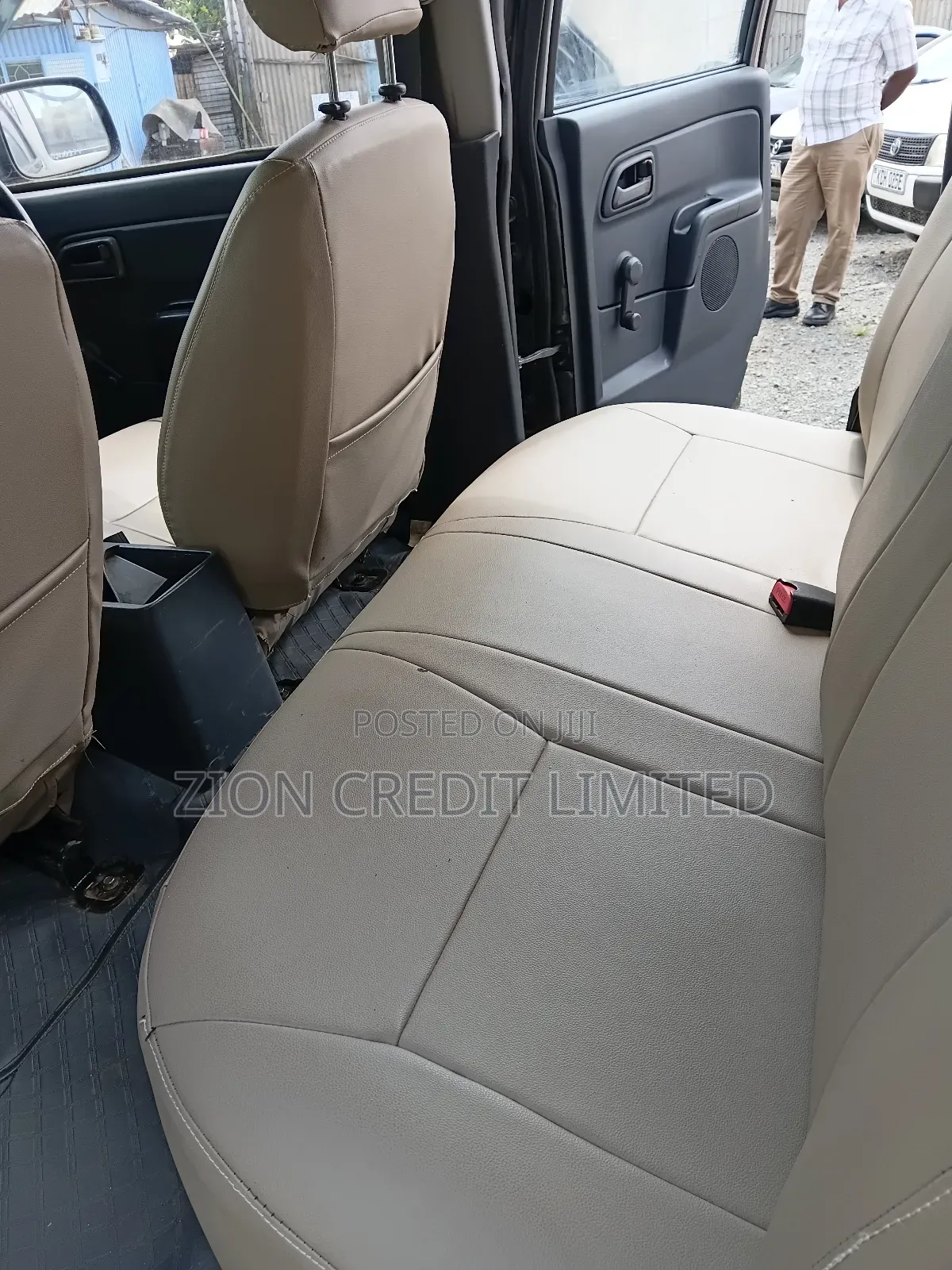 Isuzu D-MAX 2010 Gray