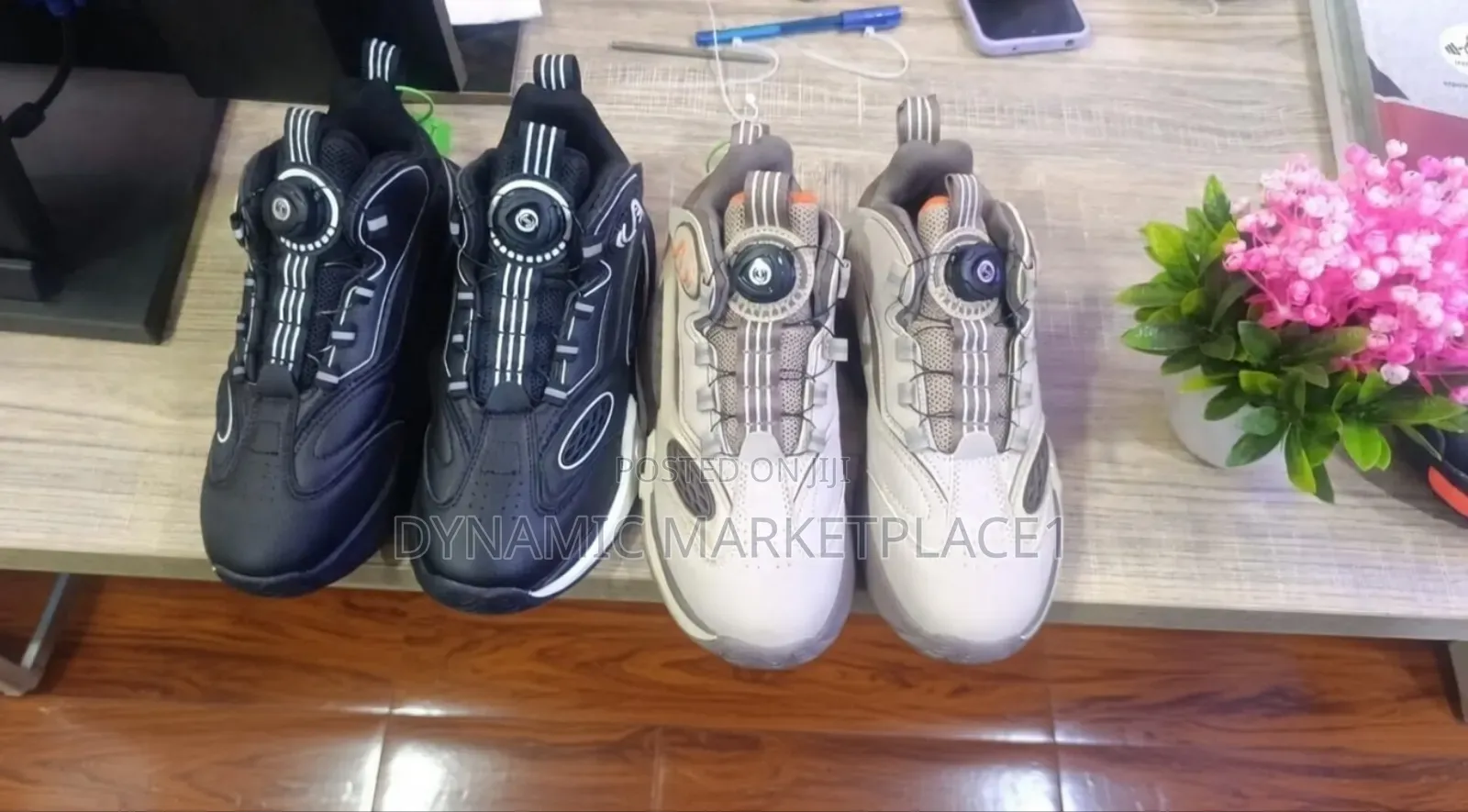 All Types and All Size Sports Shoes/Sneakers