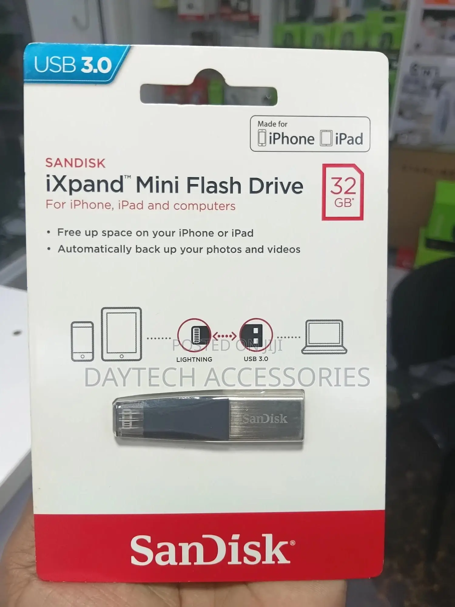 Sandisk Ixpand 32gb Mini Flash Drive for iPhone.