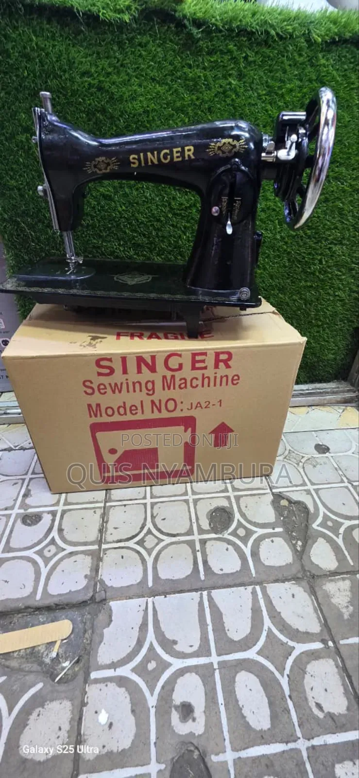 Singer Sewing Machine/ Commercial Sewing Machine Singer