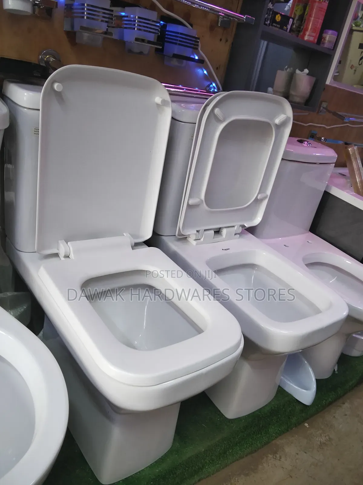 Box Close Coupled Ceramic Toilets