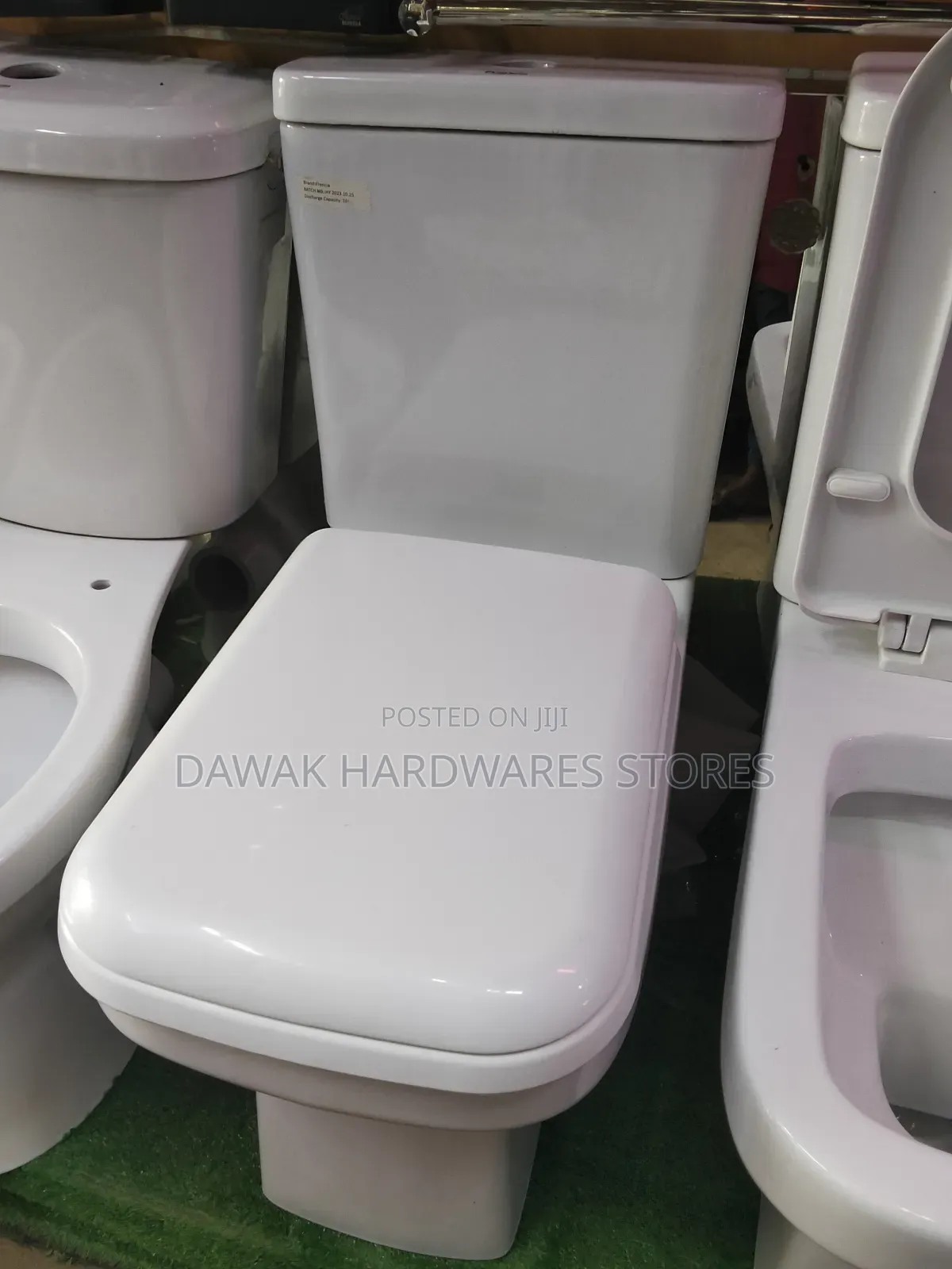 Box Close Coupled Ceramic Toilets