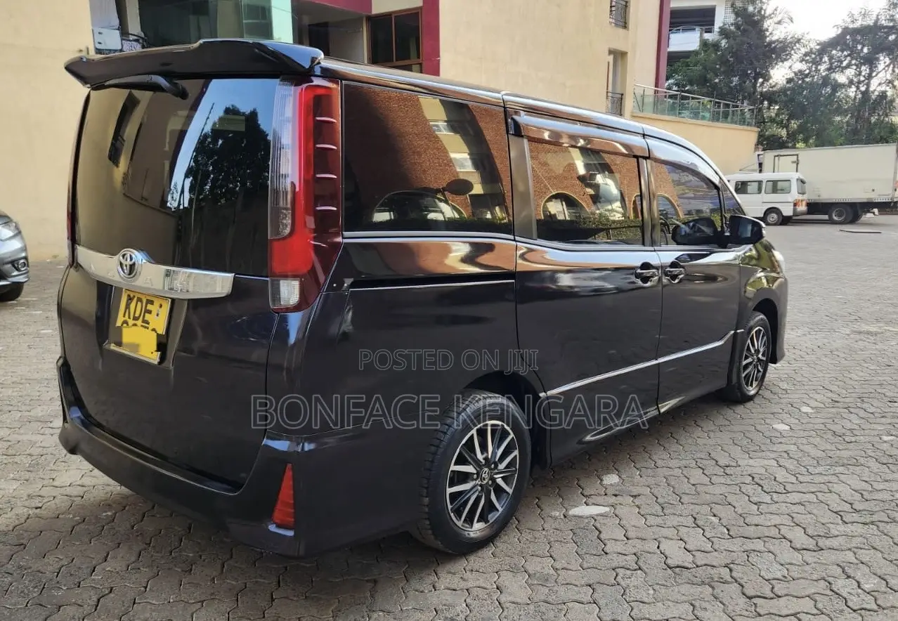 Toyota Noah 2014 Black