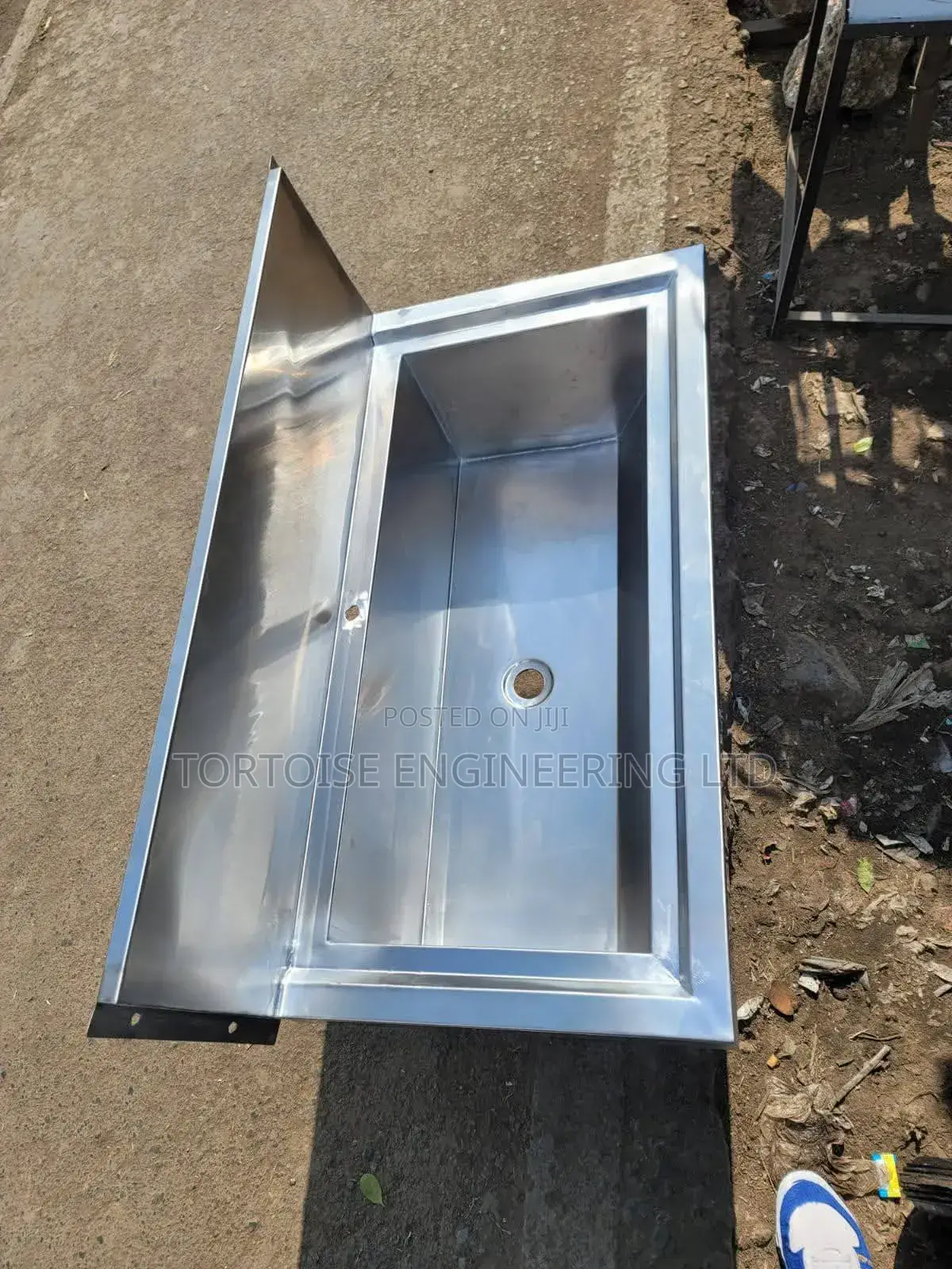 Surgical Scrubs (Stainless Steel Scrub Sink)