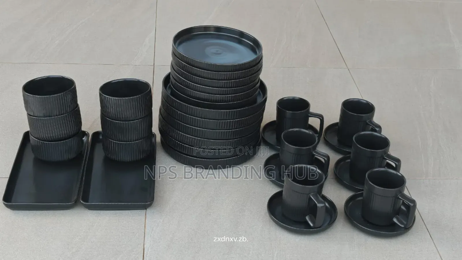32pcs Elegant European Porcelain Dinner Set
Black Cv