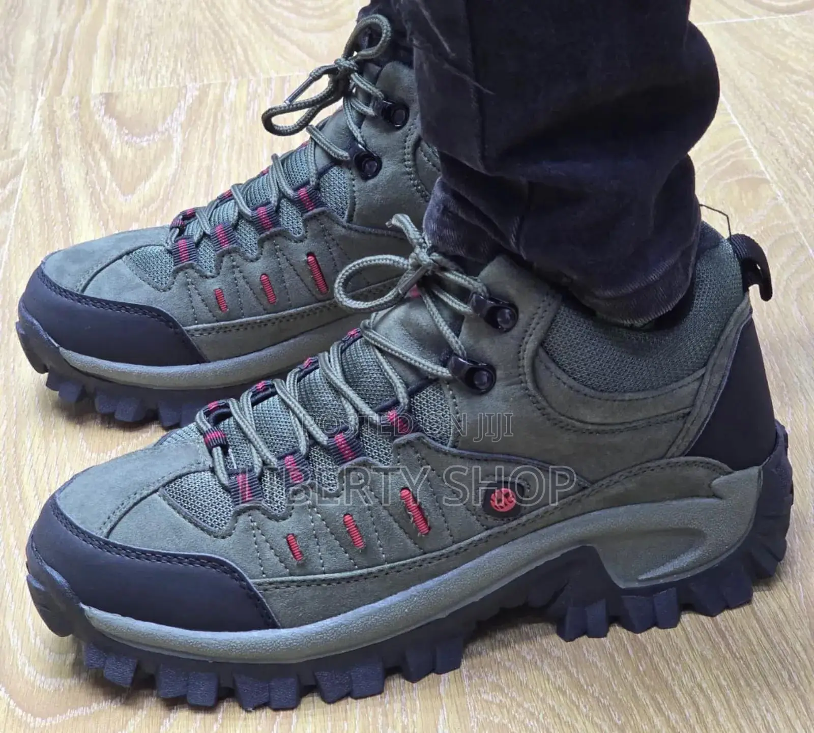 Hiking Boots Sky View Size 40 -44