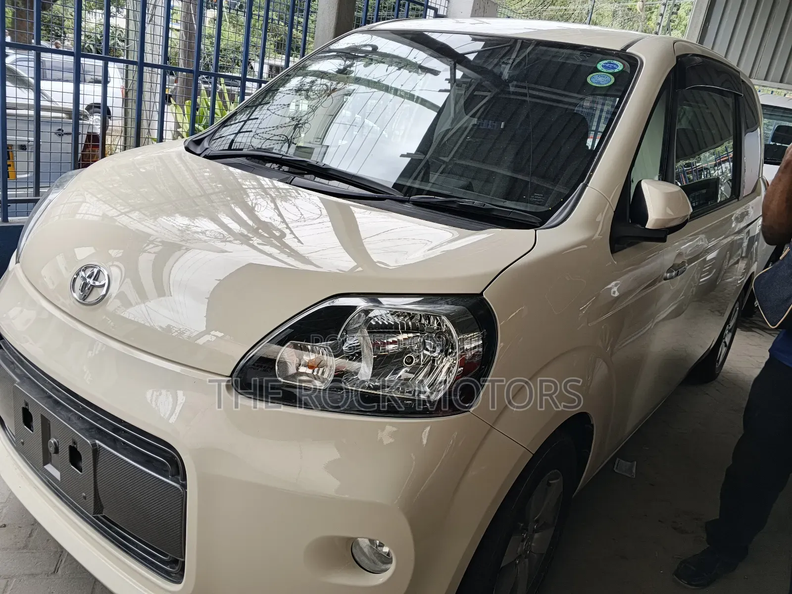 Toyota Porte 2019 White